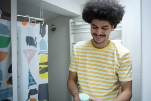 Read more about the article Essential Curly Hair Products for Men: Shampoos, Cleansers, and Styling